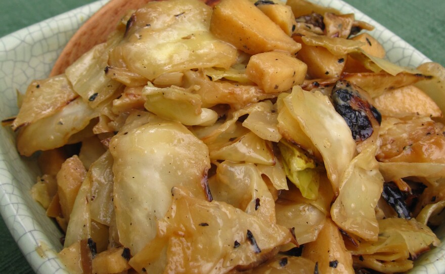 Grilled Cabbage And Apple Slaw