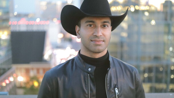 Singer-songwriter Mo Sabri loves country music — and Pakistani devotional music. His new music reflects both genres.