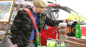 Picker Bob Richter examines a potential find on MARKET WARRIORS.