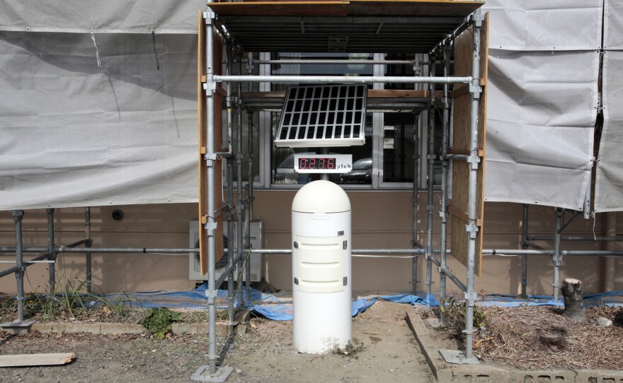 A radiation monitoring post next to one of the temporary homes. It indicates 0.276 micro sv/h, which is three to four times higher than the normal level.