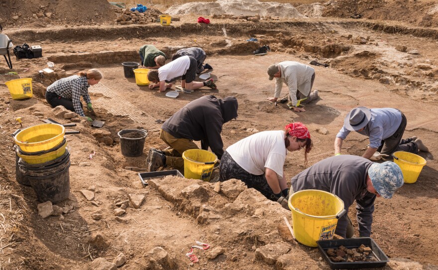 Rutland Villa Project. A team from ULAS/University of Leicester during the excavations of a mosaic pavement.
