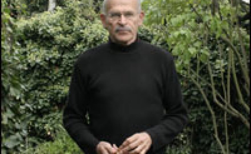 Investigative journalist Gunther Wallraff thinks the planned mosque in Cologne could promote critical dialogue between Muslims and Germans.