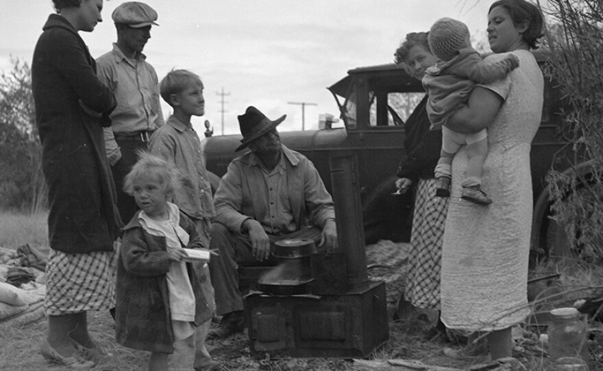 Along the highway near Bakersfield, Calif., Dust Bowl refugees, November 1935.