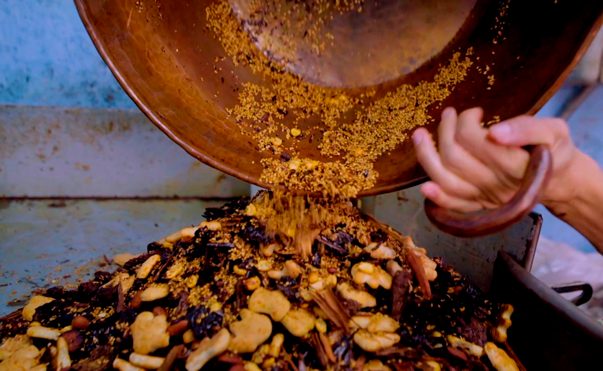 "El Mole" focuses on one of the most emblematic dishes of Mexican cuisine and its place of origin — Puebla, Mexico.