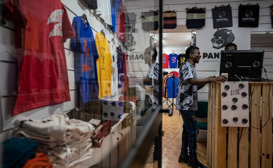 Store clerks at the Pantera store are members of the Manteros Union.