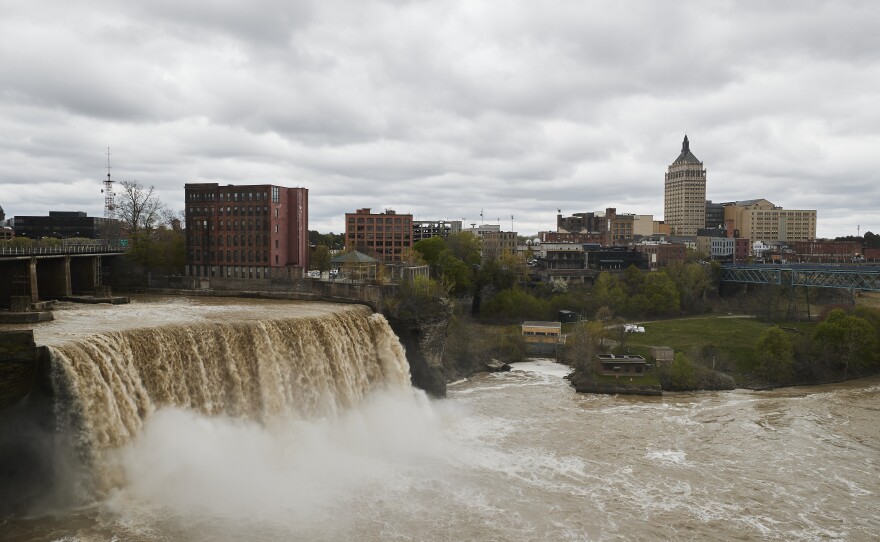 High Falls and the old Kodak Tower offer iconic views of Rochester.