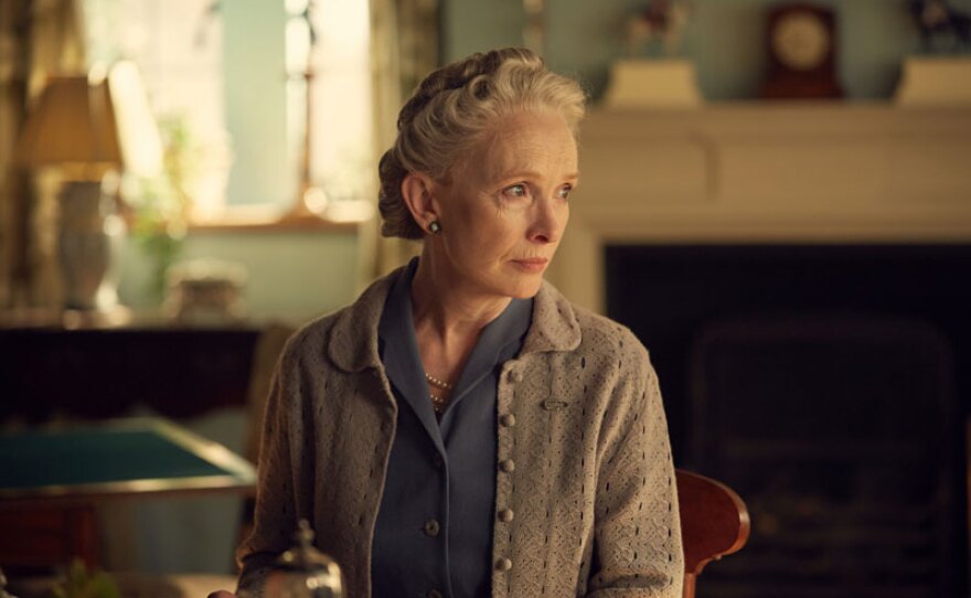 Lindsay Duncan as Clemmie Churchill.