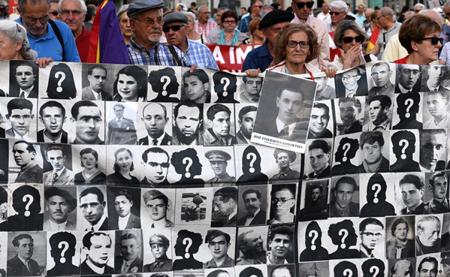 Banner of the missing people in Spain under Francisco Franco's rule. (undated)