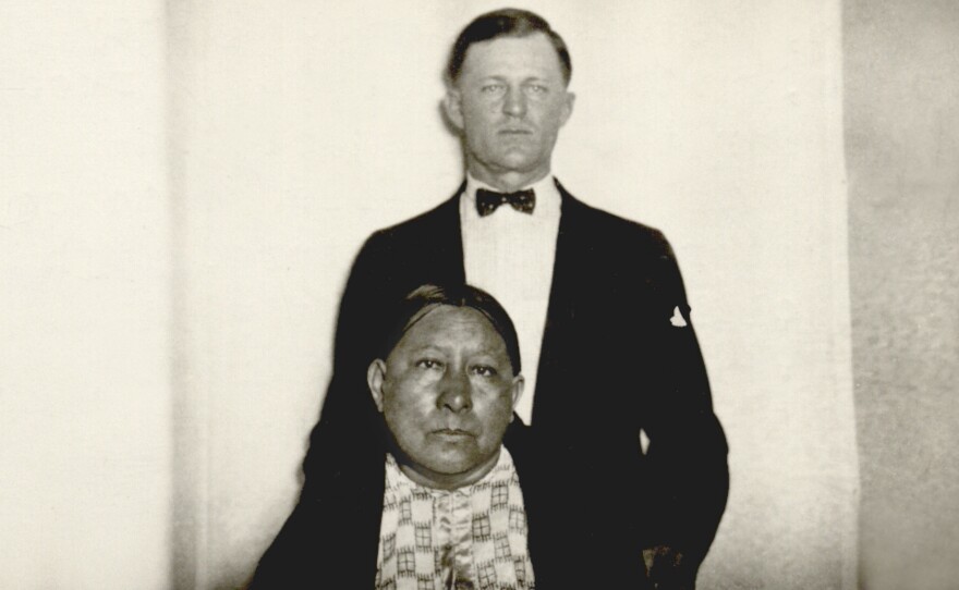 Ernest and Mollie Burkhart married in 1917. Unbeknownst to Mollie, a member of the Osage tribe, the marriage was part of a larger plot to steal her family's oil wealth.