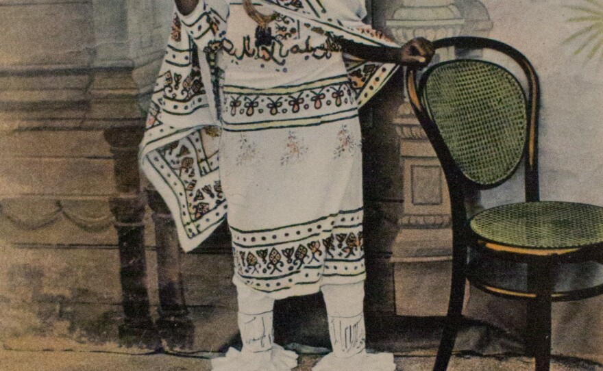 <em>Zanzibar, Swahili Woman</em> by Pereira de Lord. Photograph taken before 1900; postcard printed between 1907 and 1910.