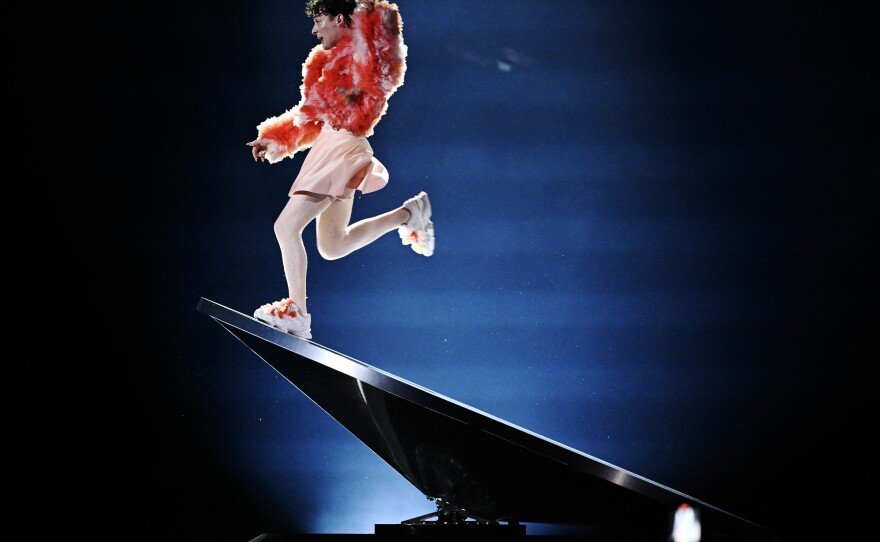 Switzerland's Nemo rehearses "The Code" before the second semifinal.