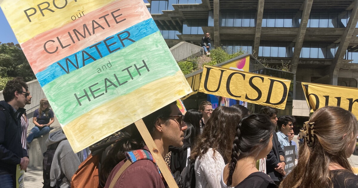 UC San Diego students rally against global warming as chancellor ...