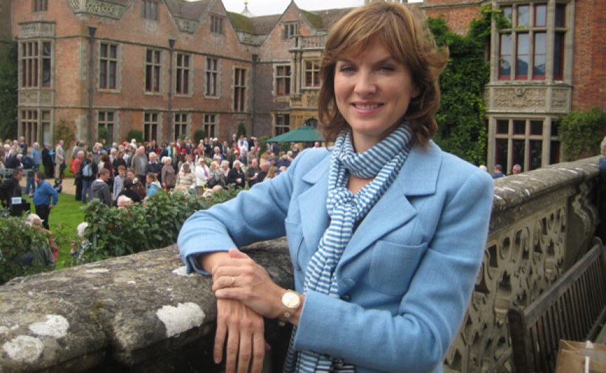 ANTIQUES ROADSHOW Presenter Fiona Bruce