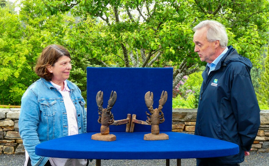 Nick Dawes (right) appraises cast-iron lobster andirons, ca. 1880, in Boothbay, Maine. ANTIQUES ROADSHOW “Coastal Maine Botanical Gardens, Hour 3” premieres Monday, March 23 at 8/7C PM on PBS.