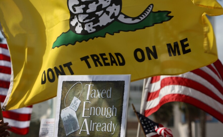 Demonstrators gather to protest taxes and economic stimulus spending on Apr. 15, 2009 in Santa Monica, Calif.