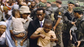 Paul Rusesabagina (Don Cheadle) saves more than 1,200 Tutsi refugees from genocide by hiding them at his posh hotel in Rwanda's capital city. 