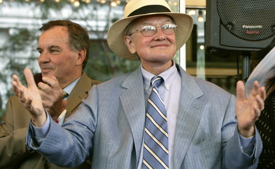 Film critic Roger Ebert acknowleges the applause of those gathered to pay tribute to him at the historic Chicago Theatre on July 18, 2005.