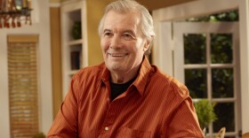 Culinary legend Jacques Pépin provides step-by-step instruction for creating mouth-watering dishes while demonstrating his impeccable technique.