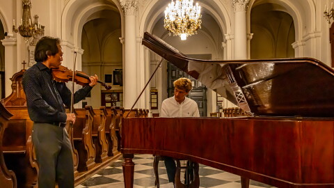 Host Scott Yoo and Pianist Jan Lisiecki.