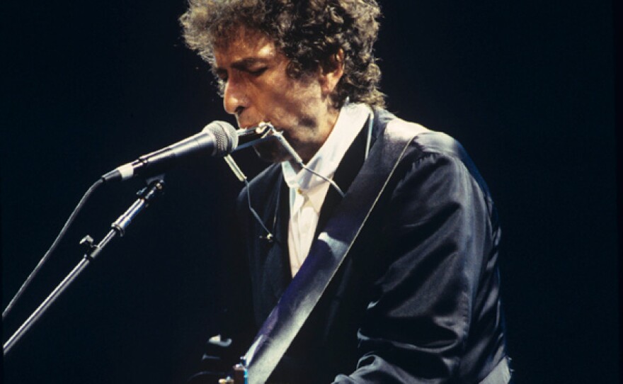 Bob Dylan. GREAT PERFORMANCES presents an encore of highlights from 1992’s star-studded concert tribute to pop music icon Bob Dylan at Madison Square Garden.