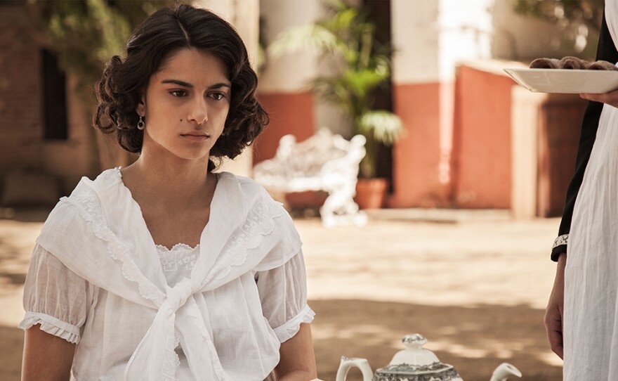 Manuela subjects students to an aptitude test. Teresa must deal with Roberta’s departure in “A Second Chance.”