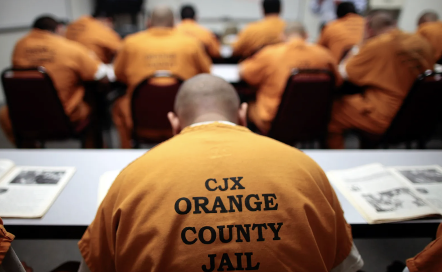 Personas encarceladas en la cárcel del condado de Orange en Santa Ana. Foto de Lucy Nicholson, Reuters