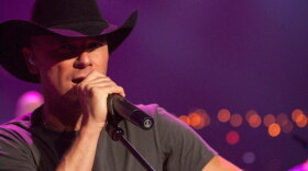 Country music superstar Kenny Chesney takes the AUSTIN CITY LIMITS audience on a tour through his greatest hits.