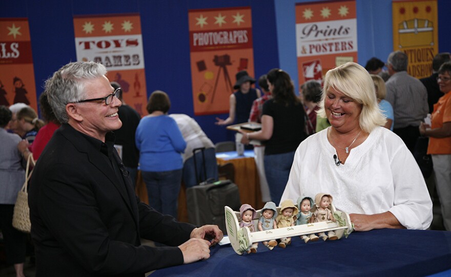 Marshall Martin (left) appraises Dionne Quintuplets dolls and rocker, ca. 1934, in Wichita, Kan. ANTIQUES ROADSHOW “Vintage Wichita” premieres Monday, April 26, 2021 at 8/7C p.m. on PBS.