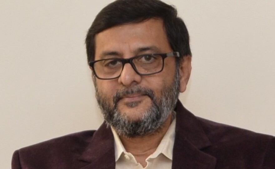An engineer by training, Vivek Shanbhag lives in Bangalore, India.