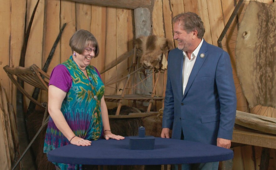 Michael Larsen (right) appraises an Edwardian diamond & platinum ring, ca. 1920, in Anchorage, Alaska. ANTIQUES ROADSHOW “Alaska Native Heritage Center, Hour 3” premieres Monday, January 22 at 8/7C PM on PBS.
