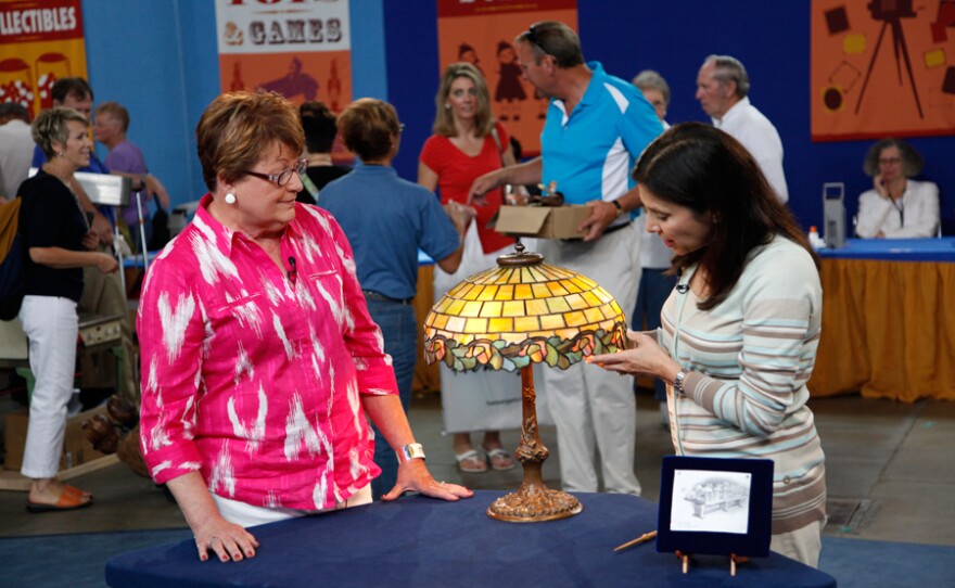 Appraiser Arlie Sulka (right) with a guest and her Duffner & Kimberly lamp, ca. 1909.