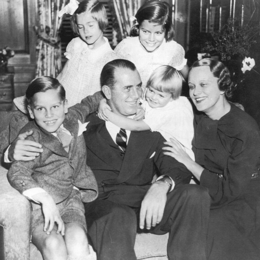 American businessman, politician and Olympic rowing champion John B. Kelly, Sr. with his wife Margaret and their children. Standing on left is the future Hollywood star and Princess of Monaco, Grace Kelly. (Agency reference 71781965)