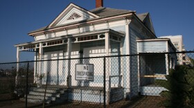 The "Top Gun" house in Oceanside BEFORE its fresh coat of paint, 2014
