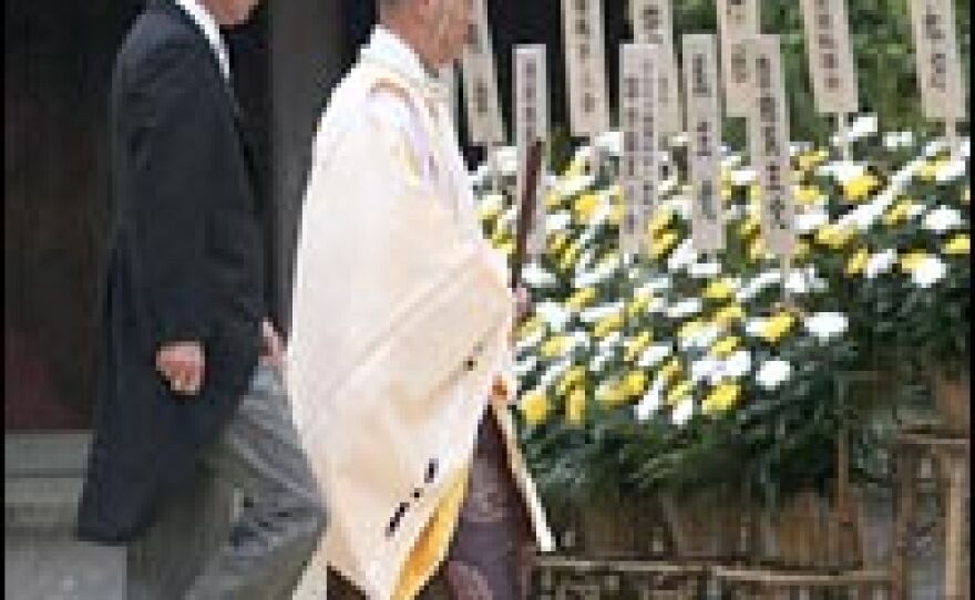 Japanese Prime Minister Junichiro Koizumi, left, visits the Yasukuni Shrine in Tokyo, Aug. 15, 2006.