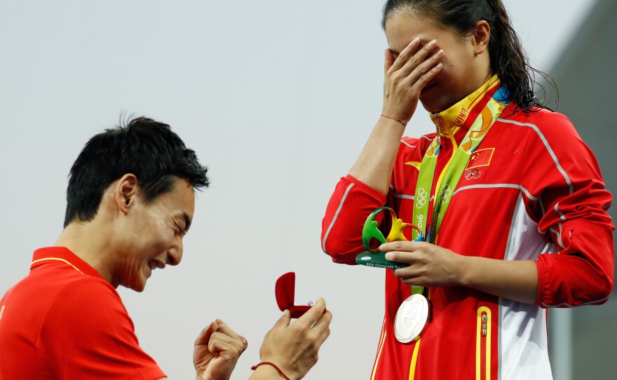 Chinese diver Qin Kai proposes marriage to He Zi, who had just received a silver medal in the women's diving 3-meter springboard final in Rio on Sunday.