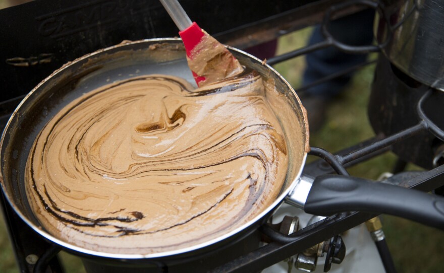 Kallas adds vanilla to acorns to make acorn pudding.