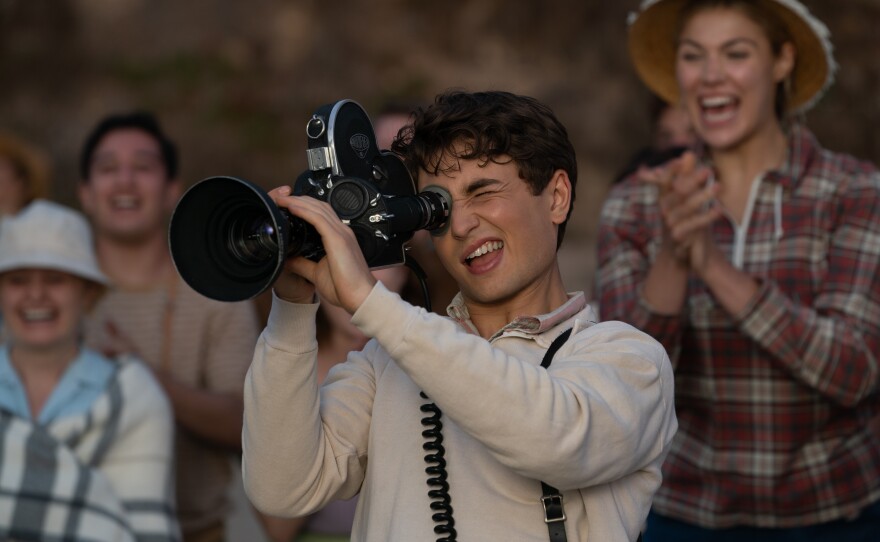 Gabriel LaBelle plays the young filmmaker Sammy — a lightly fictionalized version of Spielberg — in <em>The Fabelmans</em>.