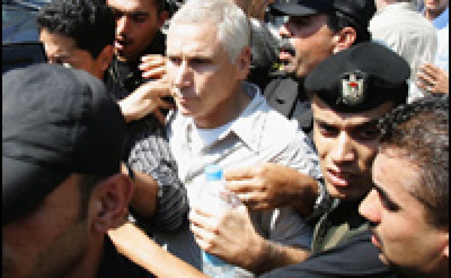 Steve Centanni of Fox News is guided through a crowd shortly after being released by militants at a Gaza City beach hotel on Aug. 27.