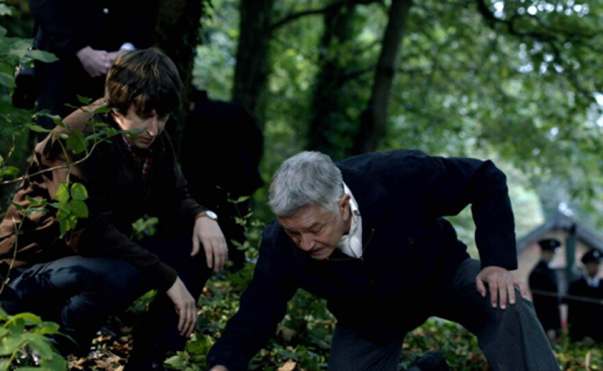 Sergeant John Bacchus and Inspector George Gently investigate a crime scene.