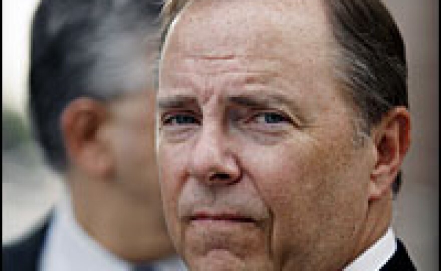 Former Enron CEO Jeff Skilling walks to the courthouse in Houston for the second day of testimony in his conspiracy trial, April 11, 2006 in Houston.