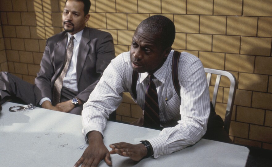 Clark Johnson as Det. Meldrick Lewis and Andre Braugher as Det. Frank Pembleton.