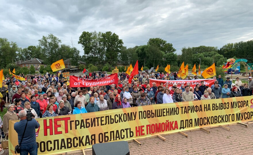 One speaker at the rally compared the townspeople of Pereslavl-Zalessky with the 14 Russian sailors who died in a naval accident earlier this month. "Our country's leadership is basking in the sun on their cruise ship, while we're trapped in a submarine suffocating as they take our resources, our health, our rights and our freedom," she said.