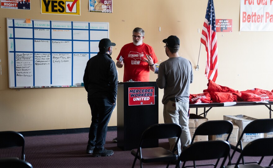 A UAW organizer speaks to Mercedes-Benz employees at the local union hall in Coaling, Ala.