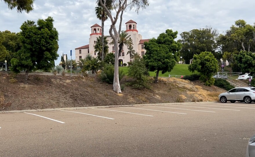 The lower lot at Inspiration point was still mostly