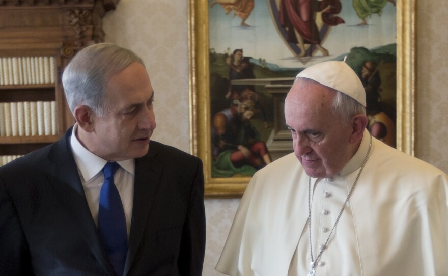 Israeli Prime Minister Benjamin Netanyahu (left) speaks with Pope Francis during a private audience at the Vatican, on December 2, 2013.