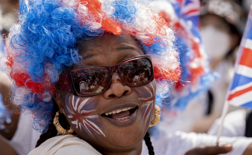 Unable to access the Mall and the Trooping of the Color ceremonial event that coincided with the queen's Platinum Jubilee, Londoners gather in Trafalgar Square.
