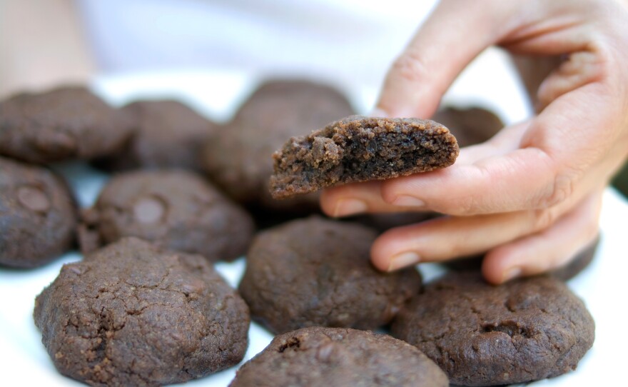 Jean Kristeller's 10-week program in <em>The Joy of Half A Cookie</em> is designed to curb overeating, help you feel your hunger and trust your taste buds.