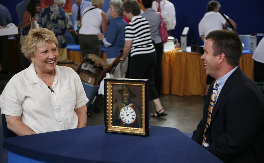 John Delaney (right) appraises a winking eyes clock, ca. 1900, in Chattanooga, Tenn. ANTIQUES ROADSHOW “Vintage Chattanooga, Hour 2” premieres Monday, November 6 at 8/7C PM on PBS.