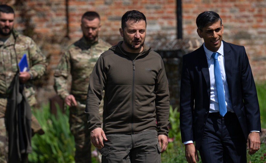 British Prime Minister Rishi Sunak (right) walks with Ukrainian President Volodymyr Zelenskyy to a waiting Chinook helicopter after meetings at Chequers, the U.K. leader's country retreat, in Aylesbury, England, on Monday.