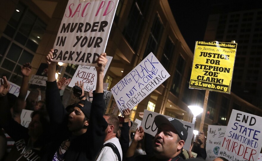 Hundreds of BLM protesters marched through the streets of Sacramento on March 30 demanding justice for Stephon Clark, who was shot and killed by Sacramento police on March 18. An independent autopsy commissioned by the Clark family revealed that Stephon Clark had been shot eight times with most of the shots hitting him in the back.